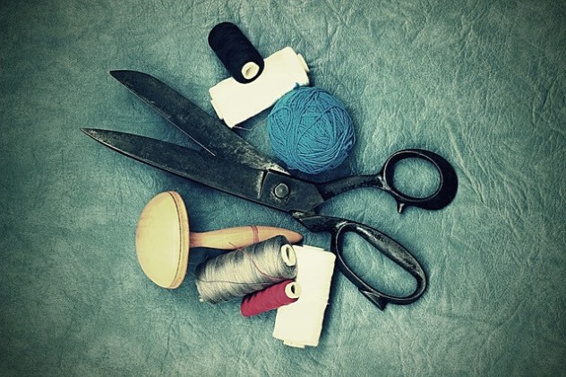 scissors-tailor-suit_pixabay-mardistas