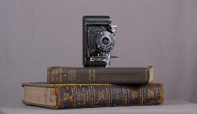 camera-books-pixabay