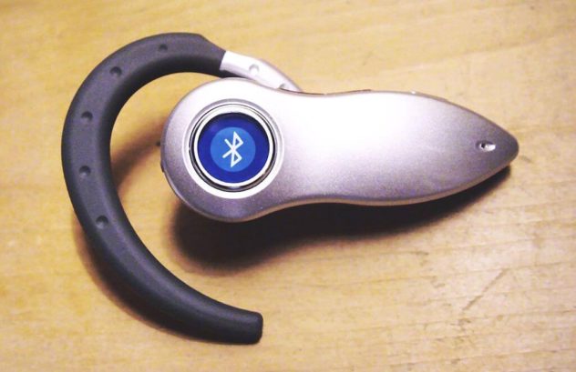 Bluetooth-headset-wikimedia