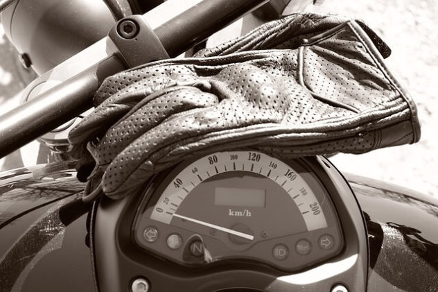 motorcycle-gloves-pixabay